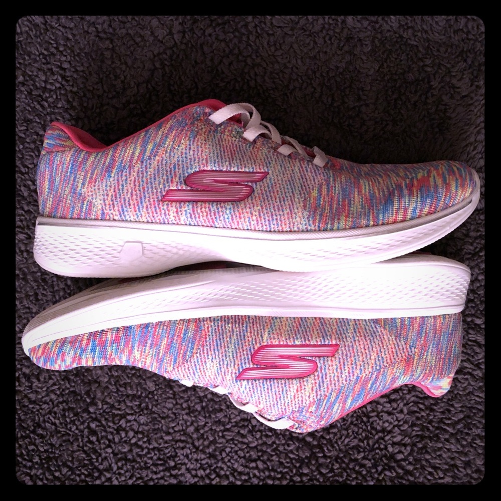 Sketchers Women’s Goga Max - Size 11